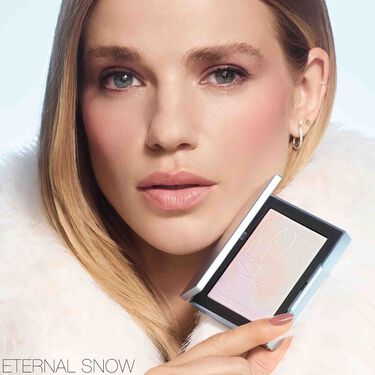 LIGHT REFLECTING&trade; PRISMATIC POWDER, NARS Polvos