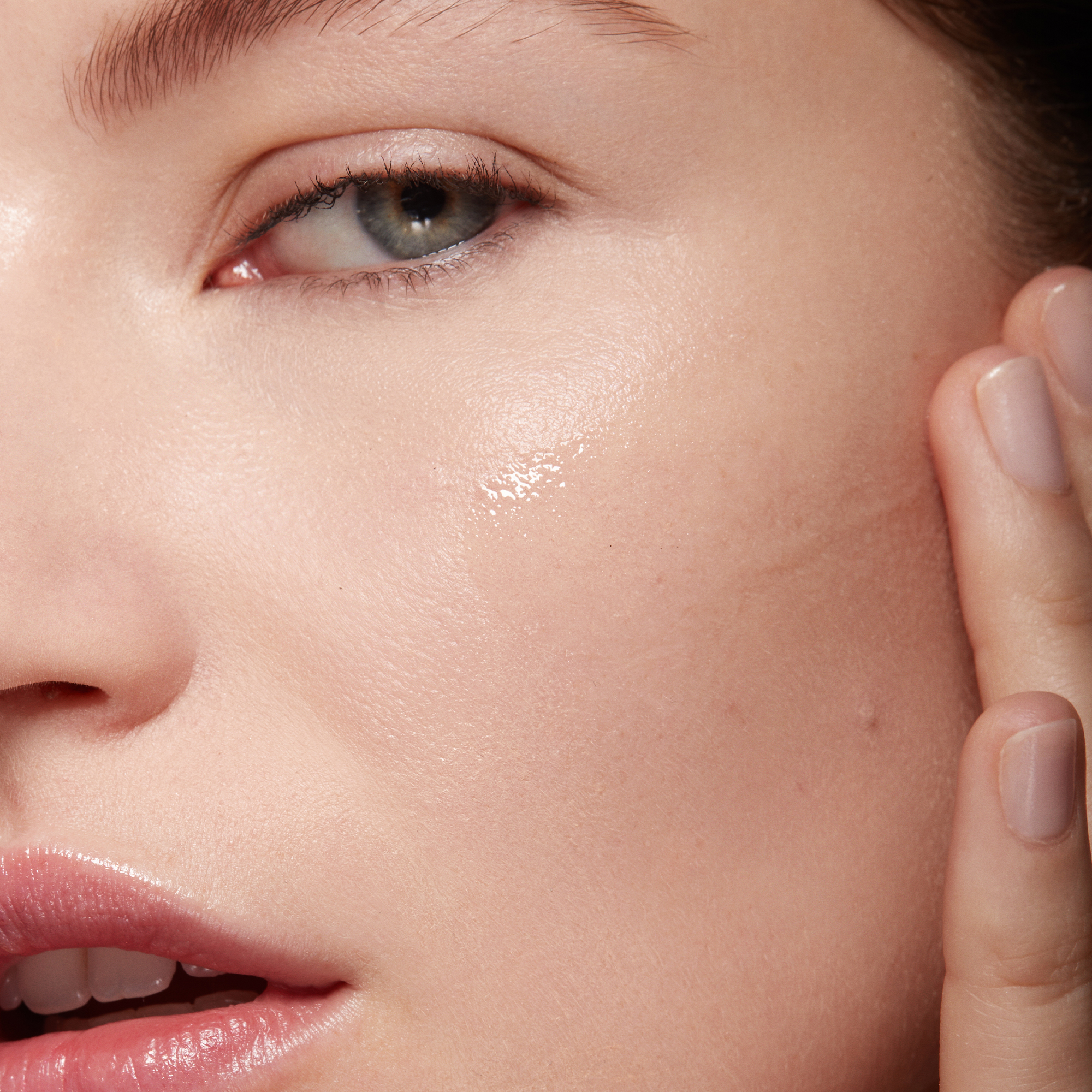 LIGHT REFLECTING FIRMING SERUM